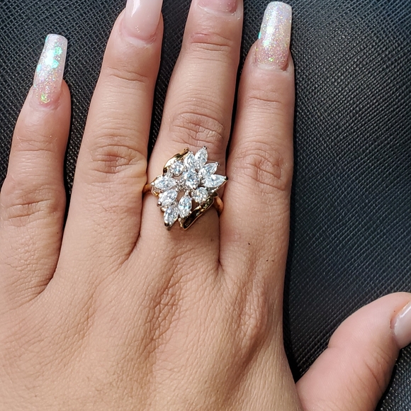 Pretty 18K GERSC gold plated ring💍 W/ faux diamon - Picture 1 of 6
